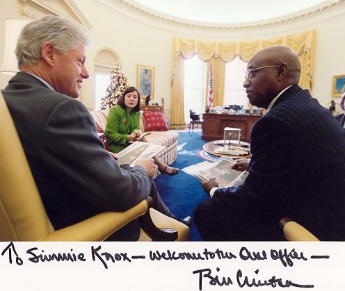Simmie Knox with President Clinton at the White House